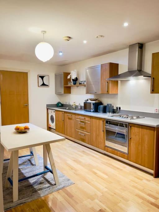 Beautiful Central Open Plan Living! Manchester Exterior photo