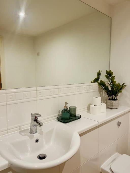 Beautiful Central Open Plan Living! Manchester Exterior photo