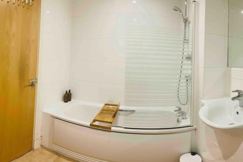 Beautiful Central Open Plan Living! Manchester Exterior photo